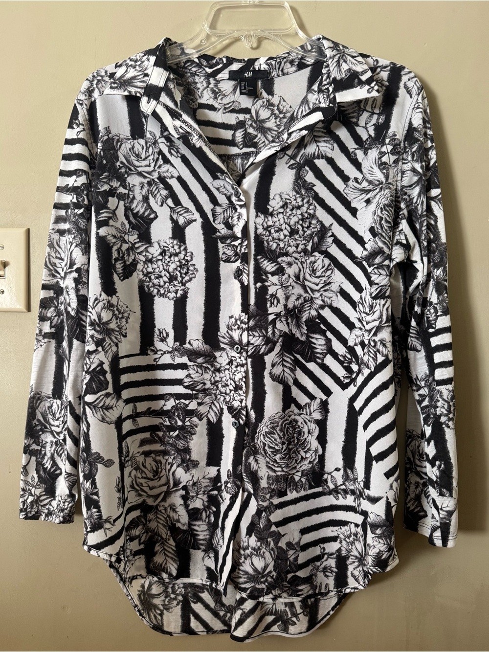 H&M Floral Stripe Mixed Print Button Down Blouse Black & White Size S EUC